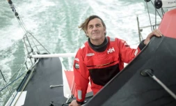 Le skippeur français Yannick Bestaven, à bord de son "Maßtre Coq IV", le 7 octobre 2020, au large de La Rochelle