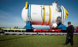 La cuve de l'EPR acheminée à Flamanville dans la Manche, le 7 octobre 2013