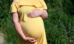 Olga, mère porteuse de 26 ans, est enceinte de jumeaux pour un couple chinois. Ici le 12 juin 2020 près de Kiev