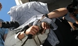 Vendredi 1er mai 2009 - 6 personnes sont présentées au tribunal de Saint-Denis dans l'affaire de l'évasion de Juliano Verbard et de deux de ses co-détenus