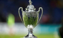 Le trophée de la Coupe de France exposé au Parc des Princves avant la rencontre Paris-Guingamp, le 24 janvier 2018
