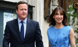 Le Premier ministre David Cameron et sa femme Samantha arrivent au bureau de vote à Londres le 23 juin 2016