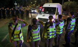 Des véhicules transportant des dépouilles d'otages arrivent à l'institut de médecine légale de Tel-Aviv, le 15 octobre 2025
