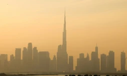 Brume de pollution sur DubaĂŻ oĂč se tient la COP28 sur le climat, le 4 dĂ©cembre 2023