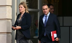 La présidente de l'Assemblée nationale Yaël Braun-Pivet (g) et le nouveau Premier ministre Sébastien Lacornu à la sortie du Palais Bourbon, le 11 septembre 2025 à Paris