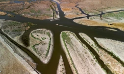 Vue aérienne des marais asséchés de Chibayich, le 23 juin 2023 dans le sud de l'Irak