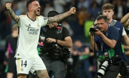 Le joueur du Real Madrid Joselu aprÚs la victoire de son équipe en demi-finale de Ligue des champions contre le Bayern Munich, le 8 mai 2024 au stade Santiago Bernabéu de Madrid