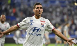 Le milieu lyonnais Houssem Aouar célÚbre son but contre Angers, à l'occasion de la deuxiÚme journée de Ligue 1 le 16 août 2019.