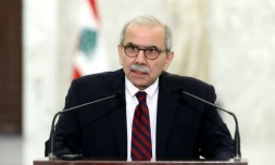 Photo transmise par la présidence libanaise montrant le nouveau Premier ministre Nawaf Salam s'exprimant devant la presse, le 8 février 2025 à Baabda, dans la banlieue sud de Beyrouth  