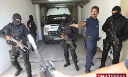 Jeudi 7 mai 2009 - Un important dispositif de police a été déployé au tribunal de Saint-Denis pour la présentation de Juliano Verbard et de ses complices