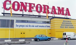 Conforama a relevé son offre publique d'achat de Darty pour la deuxième fois en moins de 24 heures, répliquant ainsi à la Fnac