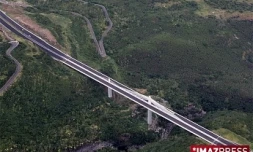 Mardi 12 Mai 2009

La route des tamarins