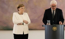 La chancelière allemande Angela Merkel assiste à un discours du président Frank-Walter Steinmeier (d) au cours duquel elle a été prise de tremblements, le 27 juin 2019 à Berlin