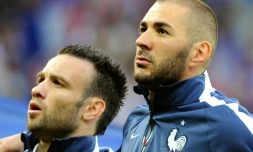 Les attaquants des Bleus Mathieu Valbuena et Karim Benzema avant un match amical contre la JamaÏque, le 8 juin 2014 à Villeneuve-d'Ascq