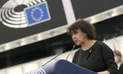 Chacune de vos pauses-café "coûte une vie",lance l'écrivaine ukrainienne Oksana Zaboujko devant le Parlement européen à Strasbourg, le 8 mars 2022