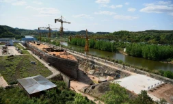 Le chantier de construction d'une réplique du Titanic, le 26 avril 2021 dans le district de Daying (Chine)
