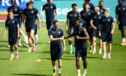 Les joueurs de l'équipe de France arrivent pour un entraînement à Clairefontaine-en-Yvelines le 9 juillet 2016