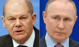 Combinaison de photos d'archives créée le 21 février 2022 avec à gauche le chancelier allemand Olaf Scholz s'adressant à une conférence de presse à Bruxelles, le 18 février 2022, et à droite le président russe Vladimir Poutine participant à une conférence de presse à Moscou, le 18 février 2022