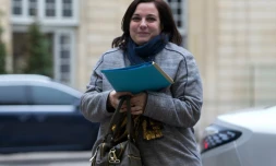 La ministre du Logement Emmanuelle Cosse (EELV) arrive à l'HÎtel Matignon à Paris, le 18 février 2016
