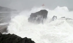 La tempête Gloria se déchaine et les vagues échouent violemment à Port-Vendres, le 21 janvier 2020