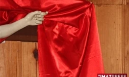 Mardi 2 Mai 2009

Selon des fideles le visage du Christ est apparu sur un rideau de l'église de Bras-Panon  (photo Hugues Rodelin)