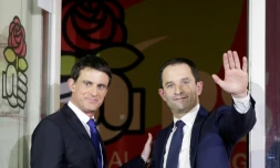 Manuel Valls aux côtés de Benoît Hamon au soir de la primaire du PS, le 29 janvier 2017