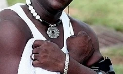 Le chanteur Costuleta