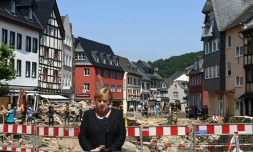 La chancelière allemande Angela Merkel dans la ville sinistrée de Bad Munstereifel, le 20 juillet 2021