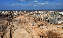 Vue aérienne de la ville de Derna, dévastée par des inondations, le 18 septembre 2023 en Libye