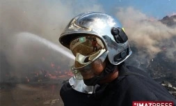 Pompiers intervenant sur un incendie