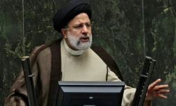 Le président iranien Ebrahim Raisi s'adresse au parlement à Téhéran, le 16 novembre 2021