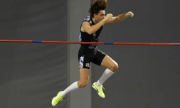 Le Suédois Armand Duplantis lors du concours de saut à la perche du meeting en salle de Glasgow, le 15 février 2020