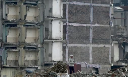 Un immeuble d'habitation démoli dans le cadre de grands travaux décidés par les autorités vietnamiennes pour la capitale Hanoï, le 18 mai 2026
