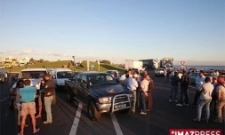 Jeudi 18 Juin 2009

Les dockers devant le port est