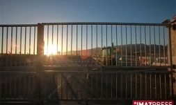 Jeudi 18 Juin 2009
Les dockers devant le port est