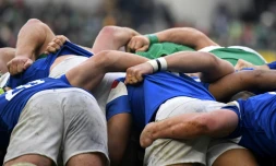 Le XV de France dans la mêlée face à l'Irlande lors du Tournoi des six Nations, à Dublin, le 10 mars 2019