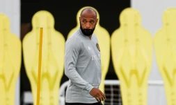 Le Français Thierry Henry, adjoint du sélectionneur espagnol de la Belgique, Roberto Martinez, lors d'un entraînement au Park Arena de Sotchi, le 16 juin 2018