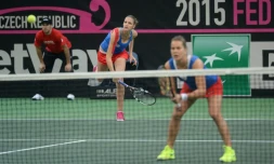 La paire tchèque composée de Karolina Pliskova et Barbora Zahlavova Strycova opposée à la Russie en finale de Fed Cup, le 15 novembre 2015 à Prague