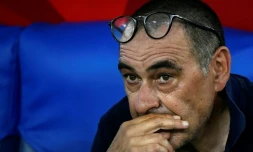 L'entraßneur italien de la Juventus Turin, Maurizio Sarri, dépité aprÚs la défaite de son équipe en finale de la Coupe d'Italie face à Naples, à Rome, le 17 juin 2020