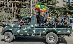 Des membres de la police fédérale éthiopienne (EFP) patrouillent dans Mekele, la capitale du Tigré, dans le nord de l'Ethiopie, le 9 octobre 2026