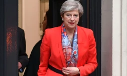 Theresa May quitte le QG du Parti conservateur à Londres le 9 juin 2017