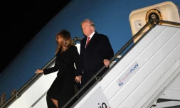 Le président américain Donald Trump et son épouse Melania arrivent à l'aéroport d'Orly le 9 novembre 2018