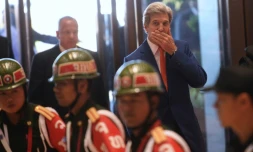 le secrétaire d'Etat américain John Kerry arrive à une séance des rencontres annuelles de l'Asean, le 25 juillet 2016 à Vientiane, au Laos