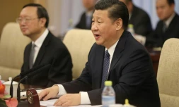 Le président chinois Xi Jinping (D) à Pékin, le 1er février 2018
