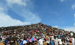 Des réfugiés rohingyas rassemblés dans le camp de Kutupalong pour commémorer le deuxiÚme anniversaire de leur exil, le 25 août 2019 au Bangladesh