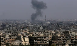 De la fumée au-dessus des quartiers sud de Damas, le 28 avril 2018