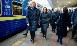 La PremiÚre ministre italienne Giorgia Meloni arrivant à Kiev le 24 février 2024 pour présider une réunion virtuelle du G7 sur l'Ukraine à l'occasion du deuxiÚme anniversaire de l'invasion russe