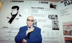 Henri Vernes le créateur de Bob Morane lors d'une exposition qui lui était consacrée à Paris le 2 décembre 1993