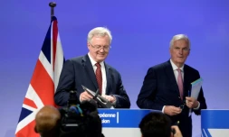 Le Monsieur Brexit de l'Union européenne, le français Michel Barnier (à droite), et son homologue britannique, David Davis à Bruxelles, le 20 juillet 2017