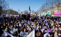 Manifestation pour les droits des femmes place de la République à Paris, le 7 mars 2021